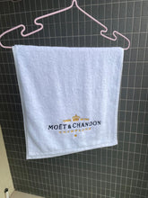 Lade das Bild in den Galerie-Viewer, MOËT & CHANDON Towel