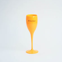 Lade das Bild in den Galerie-Viewer, Veuve Clicquot Champagner Gläser