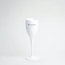 Lade das Bild in den Galerie-Viewer, Veuve Clicquot Champagner Gläser